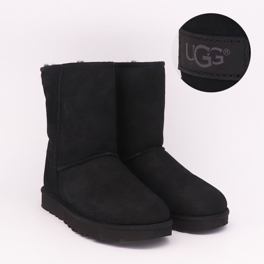 NWT - UGG Classic Short II Boots - Black 🖤❄️